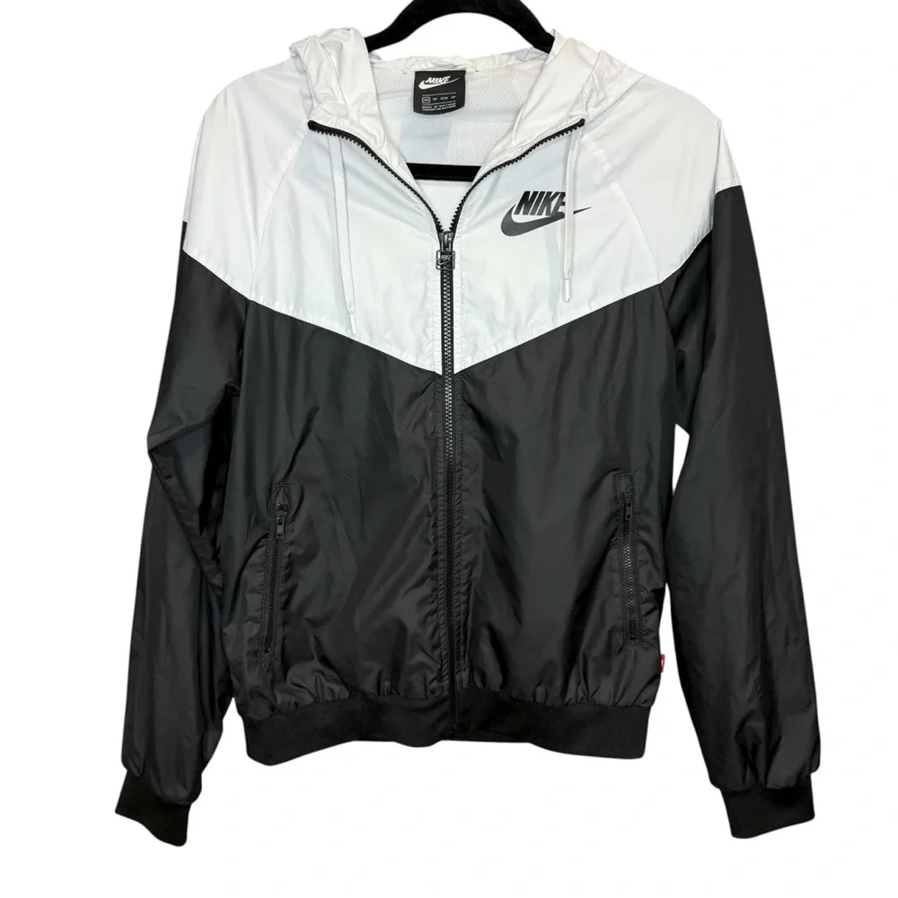 Women's Nike Sportswear‎ Windrunner Jacket in black and white size XS